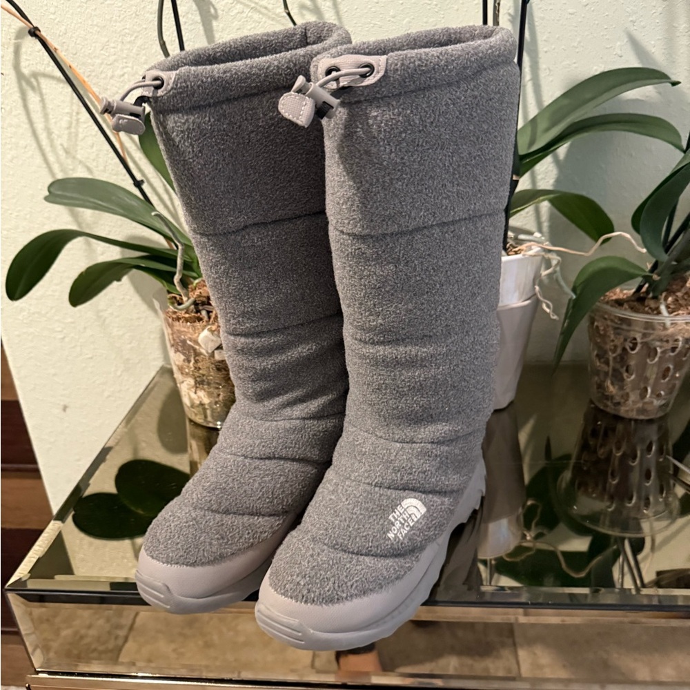 The North Face Charcoal Fleece Boots size #9 warm and comfy
